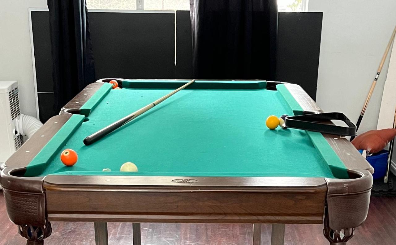 Vintage - 3 Bed House - North Surrey - Ping-Pong And Pool Table - Tv Cableヴィラ エクステリア 写真